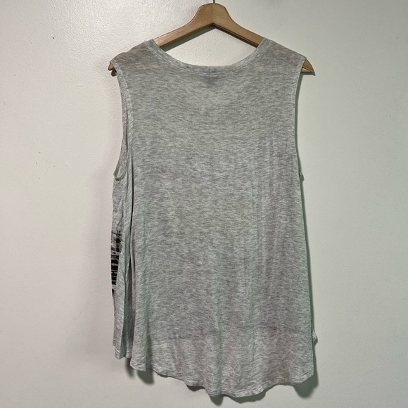 J. NER Women’s Grey Paris Graphic Tank Top Size Medium - Picture 4 of 5